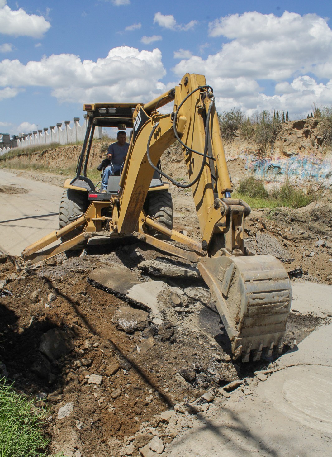 Avanza la rehabilitación de calles en comunidades de Chiautempan: Blanca Angulo